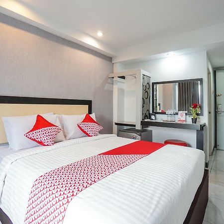 โอโย 1318 โฮเต็ล ปริ้นซ์ บูเลอวาร์ด Hotel มานาโด ภายนอก รูปภาพ