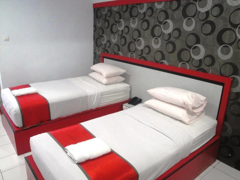 โอโย 1318 โฮเต็ล ปริ้นซ์ บูเลอวาร์ด Hotel มานาโด ภายนอก รูปภาพ
