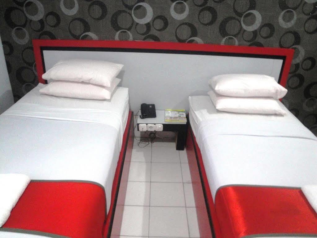 โอโย 1318 โฮเต็ล ปริ้นซ์ บูเลอวาร์ด Hotel มานาโด ภายนอก รูปภาพ