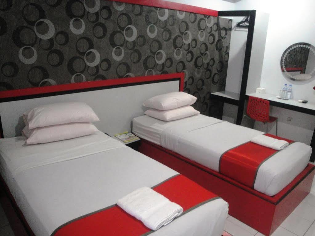 โอโย 1318 โฮเต็ล ปริ้นซ์ บูเลอวาร์ด Hotel มานาโด ภายนอก รูปภาพ