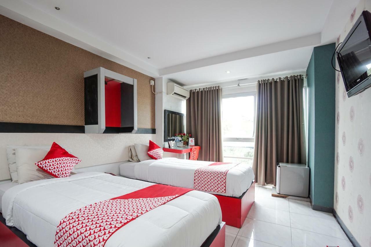 โอโย 1318 โฮเต็ล ปริ้นซ์ บูเลอวาร์ด Hotel มานาโด ภายนอก รูปภาพ