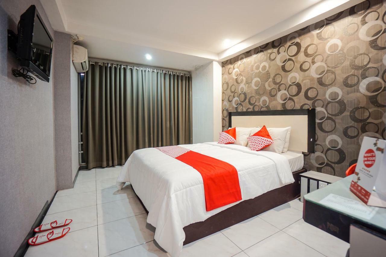 โอโย 1318 โฮเต็ล ปริ้นซ์ บูเลอวาร์ด Hotel มานาโด ภายนอก รูปภาพ