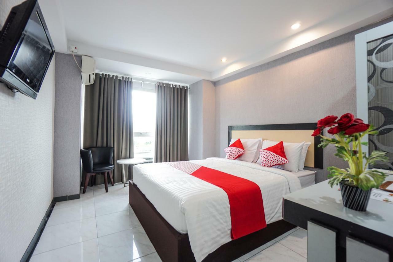 โอโย 1318 โฮเต็ล ปริ้นซ์ บูเลอวาร์ด Hotel มานาโด ภายนอก รูปภาพ