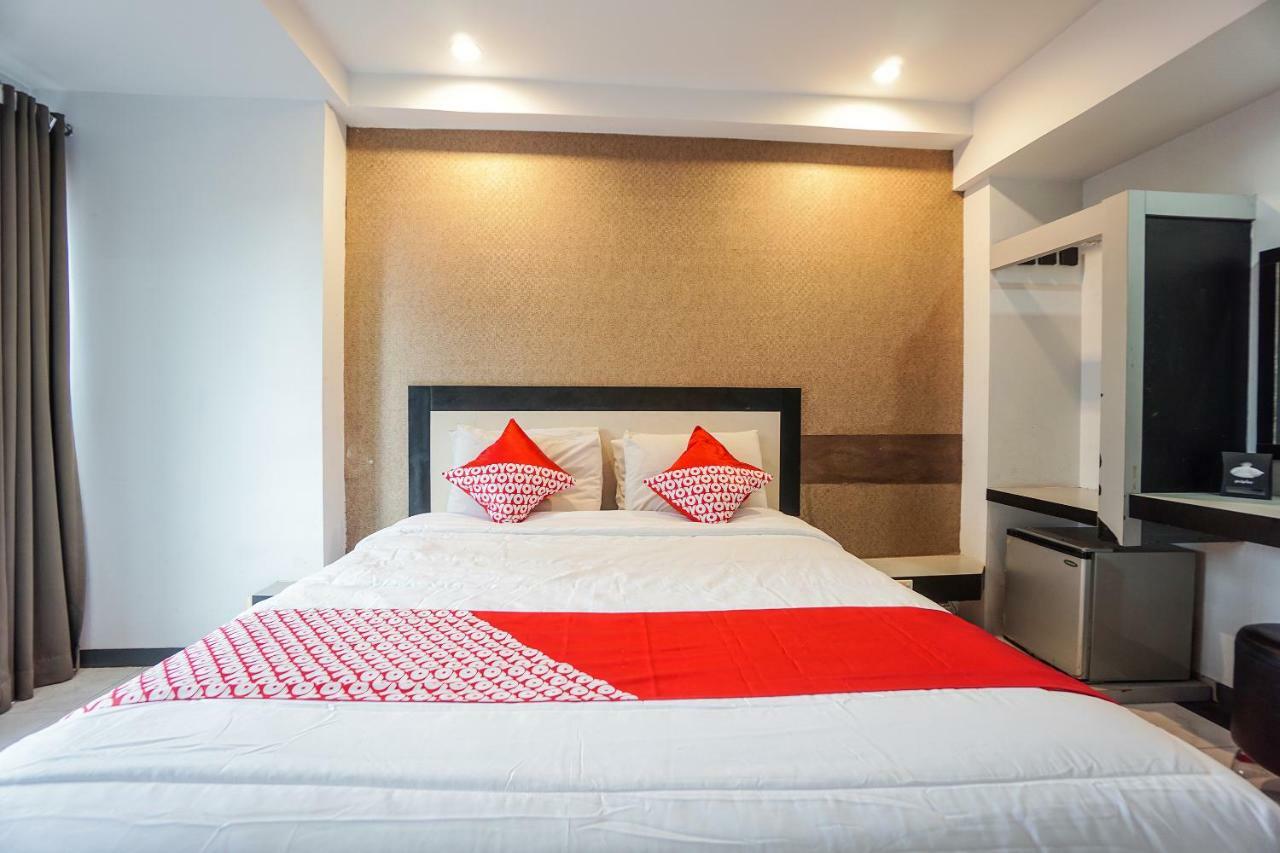 โอโย 1318 โฮเต็ล ปริ้นซ์ บูเลอวาร์ด Hotel มานาโด ภายนอก รูปภาพ