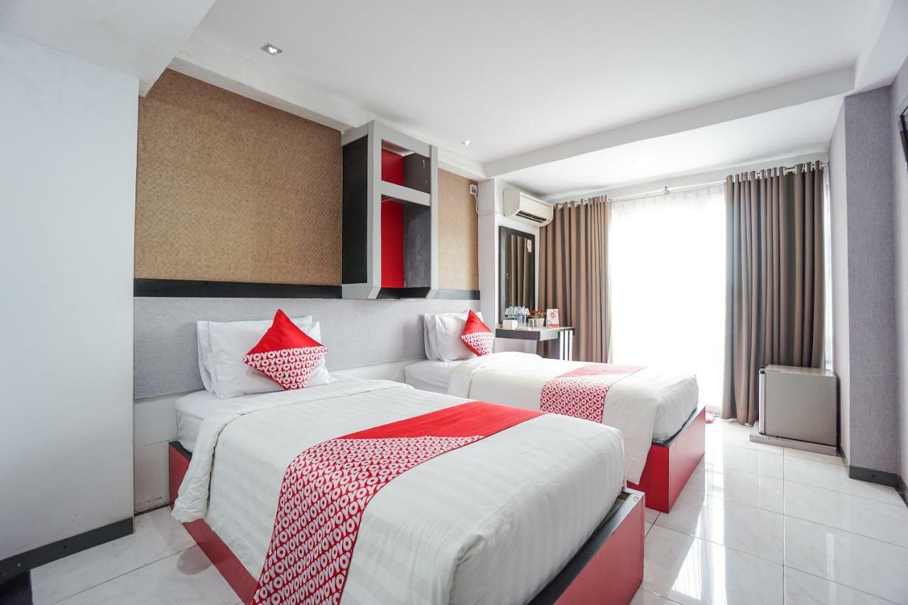 โอโย 1318 โฮเต็ล ปริ้นซ์ บูเลอวาร์ด Hotel มานาโด ภายนอก รูปภาพ